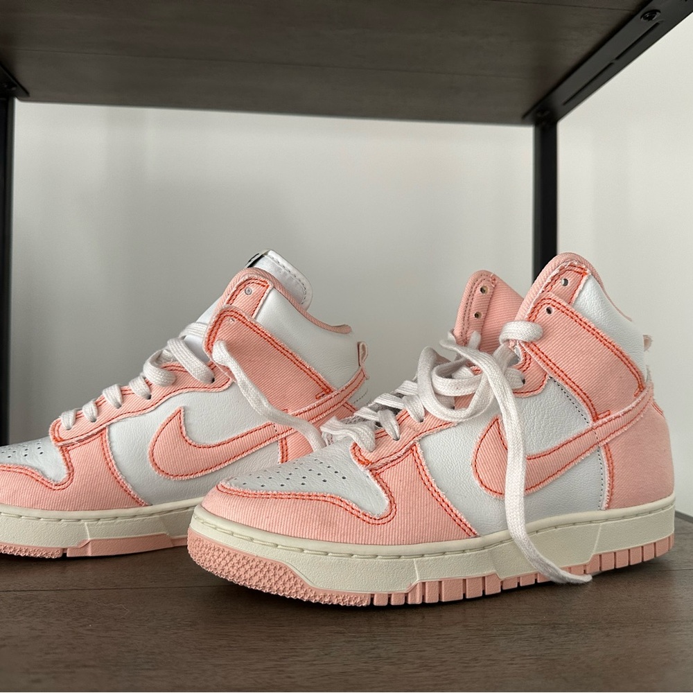 NWOT Nike Dunk High-Top Sneakers in Pink and White, size 7 women’s